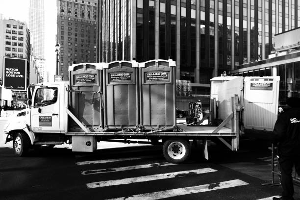 Best Portable bathroom rental  in Willard, MO